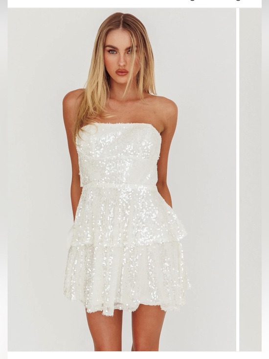 Selfie Leslie Dresses & Skirts - Selfie Leslie Provence Bloom Tiered Sequin dress 🤍
